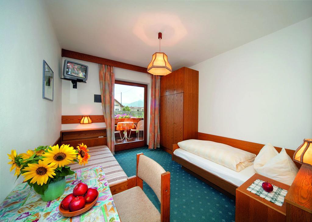 Pension Pichler Tirolo Ruang foto